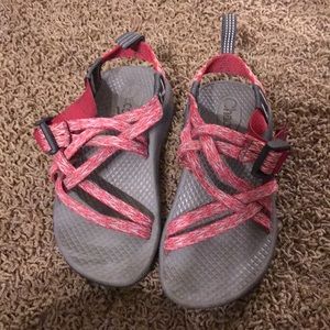 Kids pink Chacos